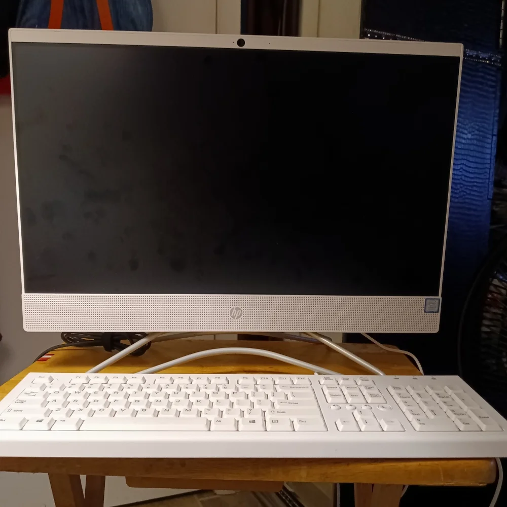 White HP All-in-one 22-c0xx Intel CORE i3 Touch Screen 8th Gen Desk Top